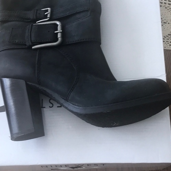 Nine West low, high heel Boots - Picture 3 of 6